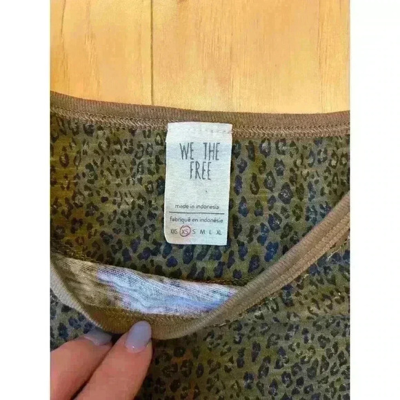 Free People Leopard Short Sleeve Shirt size XS - Picture 2 of 6